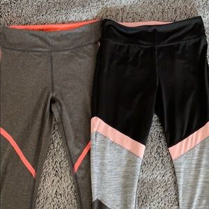 2 pairs of leggings